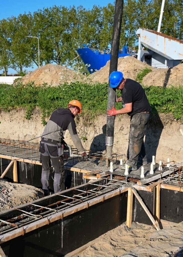 Sas van Gent, fundering storten